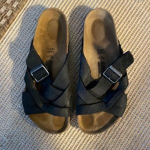 Birkenstock Men’s Size 42 black leather straps